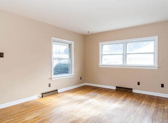 4th image of 1613 Debbie Ln
