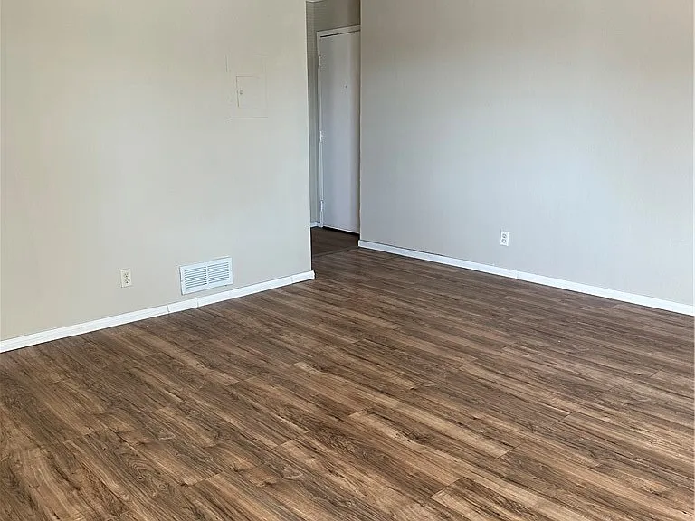 14801 Nordhoff St — Photo 11