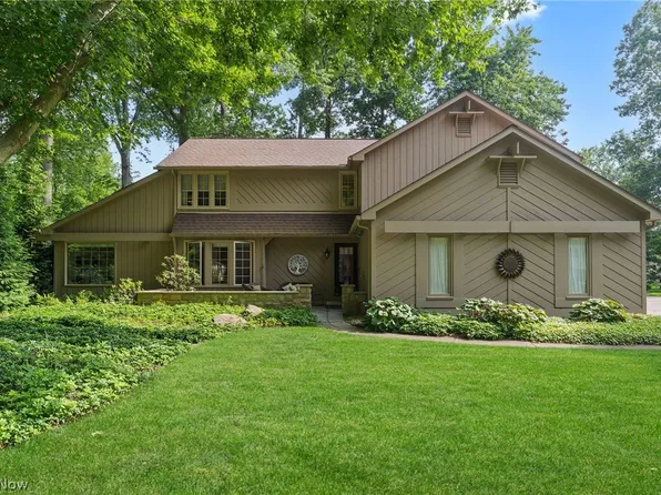 32573 Schooner Ct, Avon Lake, OH 44012