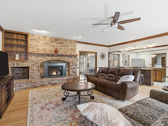 5th image of 645 N Park Place