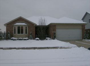 28660 Iris Dr, Chesterfield, MI 48047