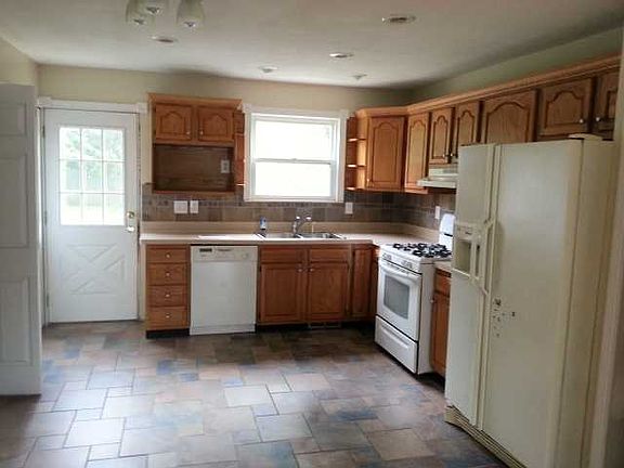 5th image of 4981 Huron St