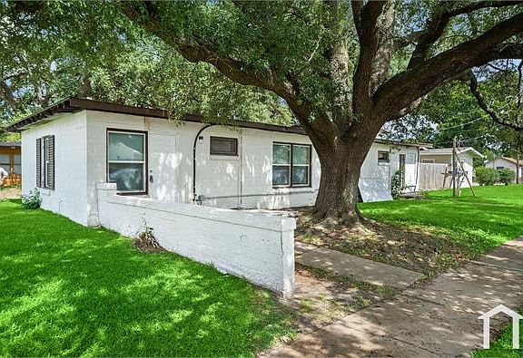 2nd image of 802 3rd Ave N APT 2
