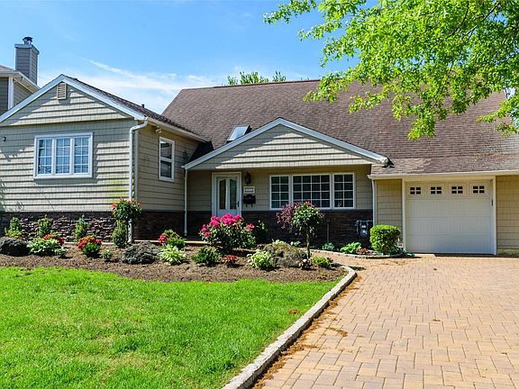 2nd image of 2852 Lindenmere Dr