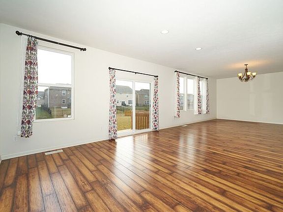 5th image of 965 Adlo Ln