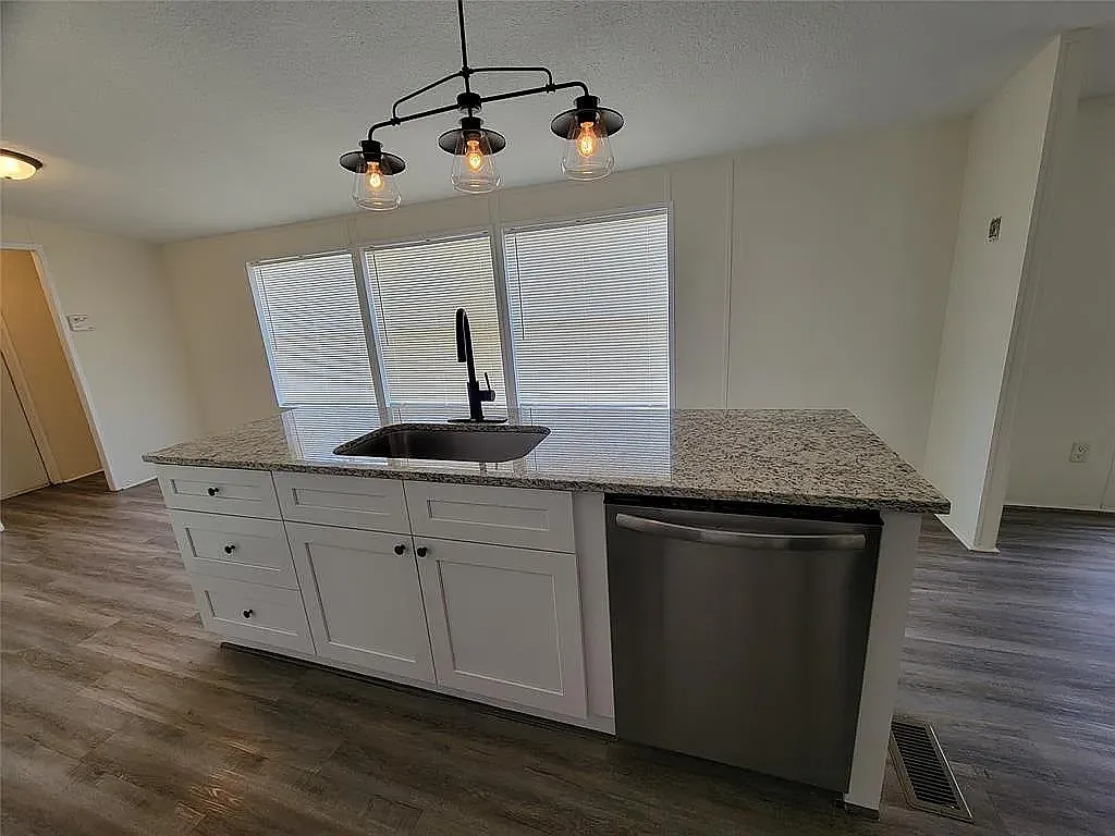 3 bed, 1456 sqft, $1,400 — Photo 4