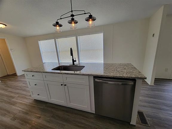 4th image of 15339 Schank Rd