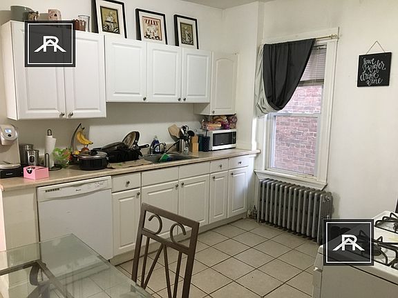 3rd image of 164 Kelton St #1