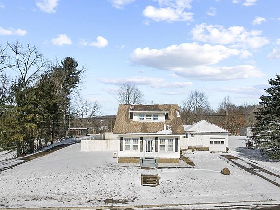 2nd image of 15471 Main St