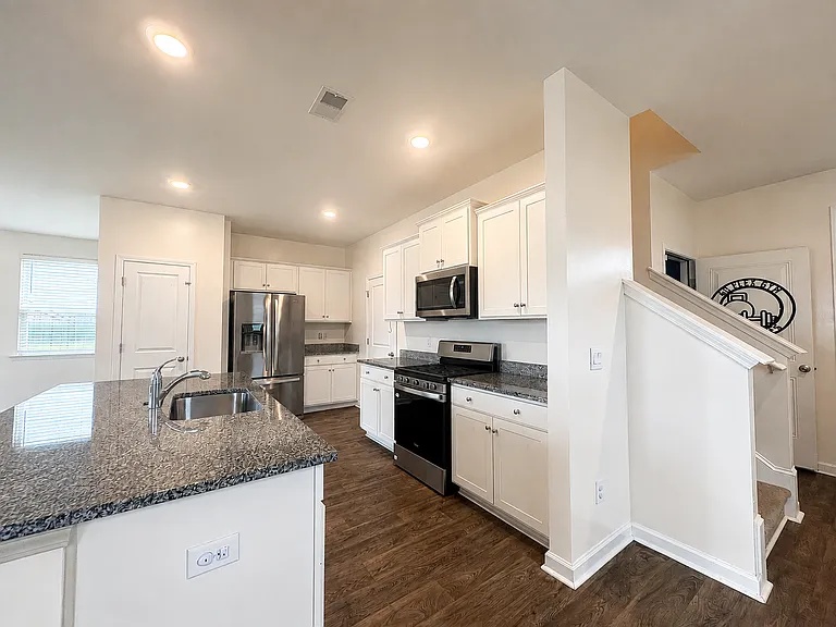 169 Oakwood Blvd — Photo 6