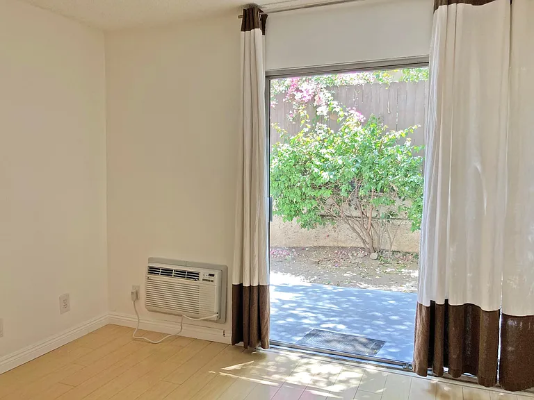 320 S Ardmore Ave #120 — Photo 13