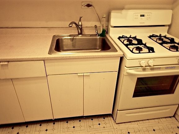 5th image of 300 E 33rd St #11FF