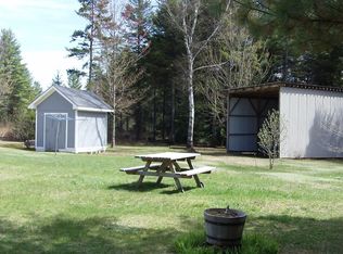 39 Oakwood Ln, Lyndonville, VT 05851