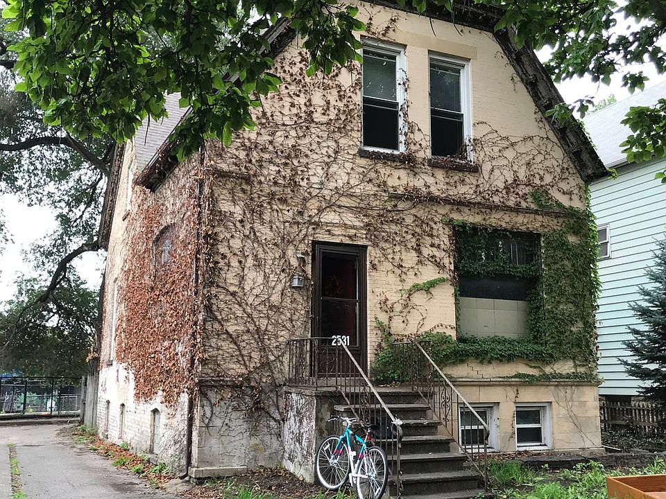 2nd image of 2531 N Artesian Ave
