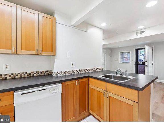 3rd image of 2303 17th St NW APT B