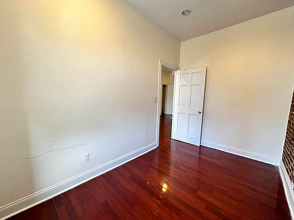 4th image of 309 E 37th St #3XW