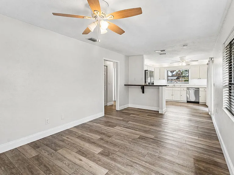 2103 N Palm Cir — Photo 8