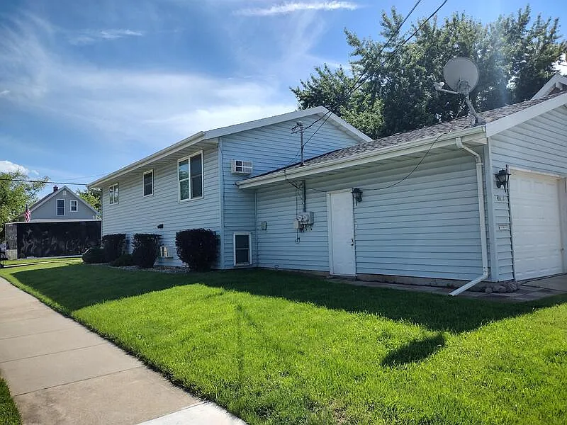 2 bed, 1.0 bath, $1,119 — Photo 2