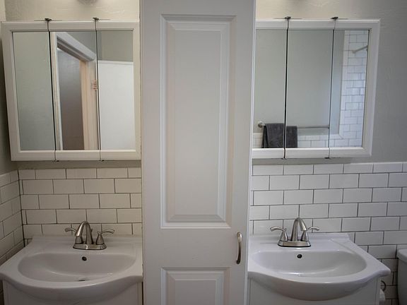 Dual vanities