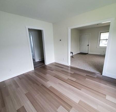 3rd image of 221 Edgewood Dr