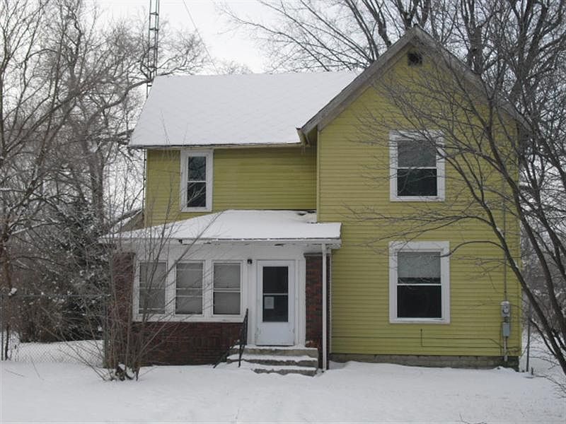 1st image of 859 E Madison St
