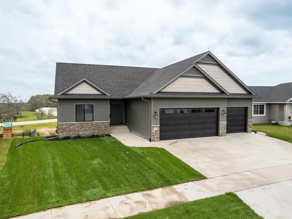 1749 Brandt Dr NE, Byron, MN 55920