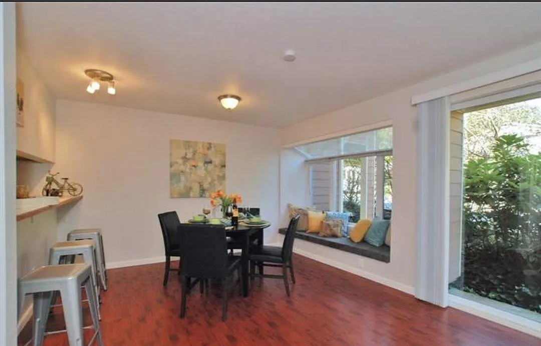 7408 W Lake Sammamish Pkwy NE — Photo 4