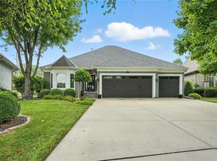 6104 Double Eagle Ct, Parkville, MO 64152