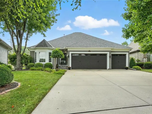 6104 Double Eagle Ct, Parkville, MO 64152