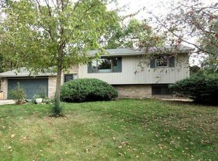 726 River Dr, Mayville, WI 53050