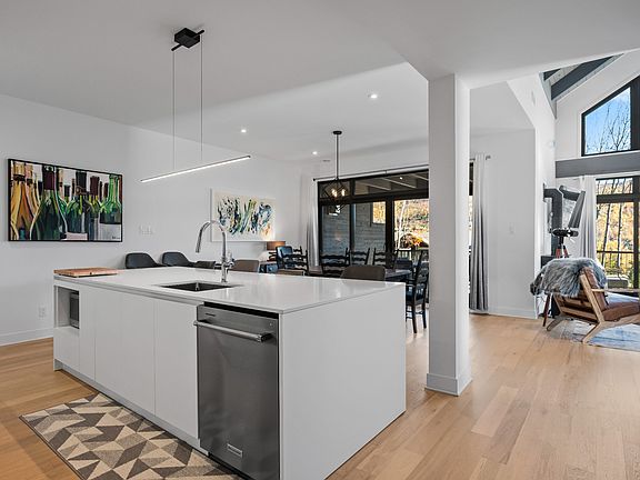 2nd image of 1035 Allae De Verbier #205