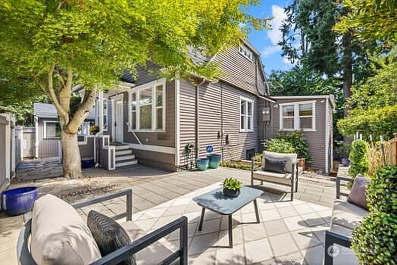 3rd image of 324 27th Avenue E