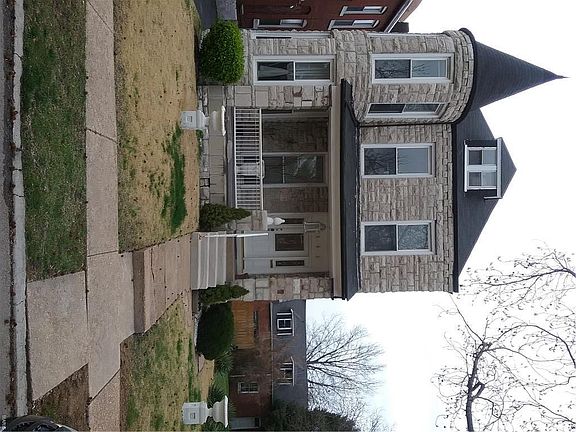 2nd image of 4945 Lotus Ave N