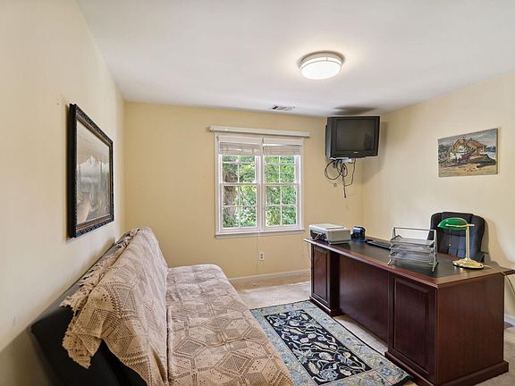 5th image of 110 Weedon Ct
