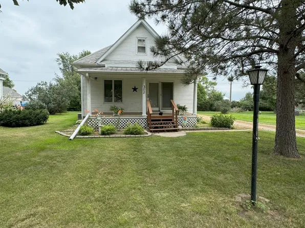 302 Howard Ave, Cresbard, SD 57435
