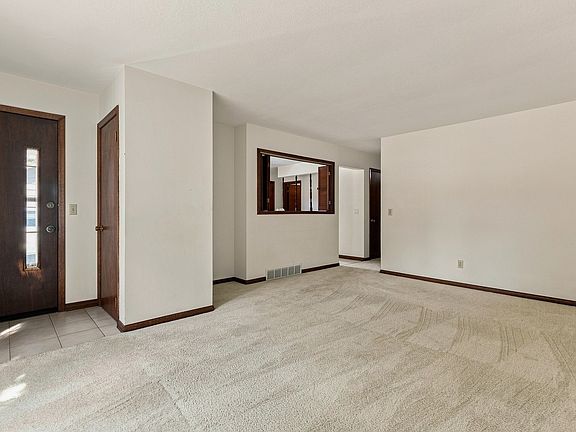 5th image of 475 32nd Ave