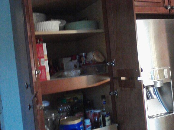 4th image of 450 Clareridge Ln.