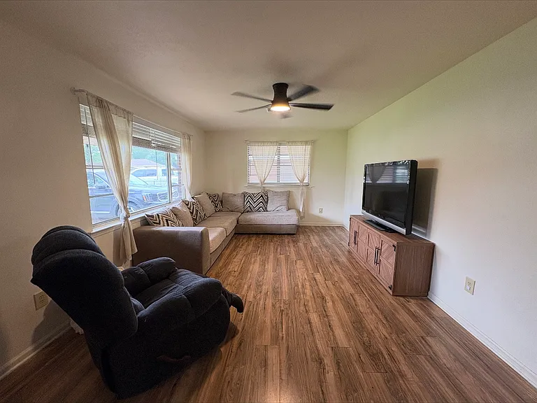 346 Hickory Dr — Photo 6