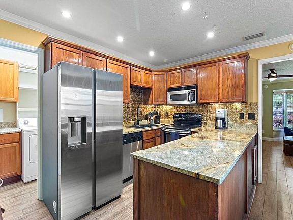 3rd image of 166 46th Avenue