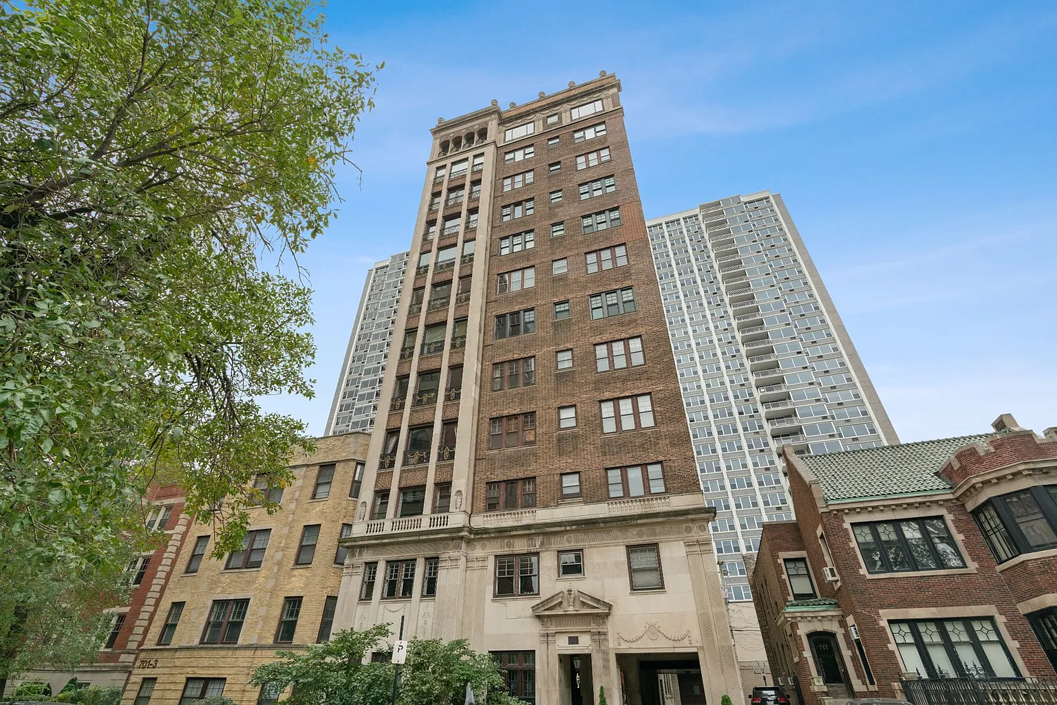 707 W Junior Ter APT 4N photo 1