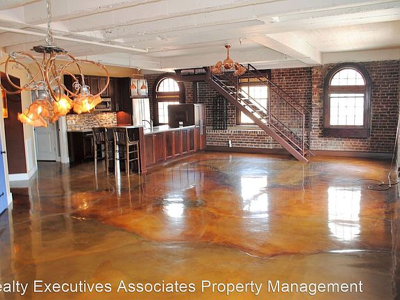 2nd image of 535 Locust St APT 403