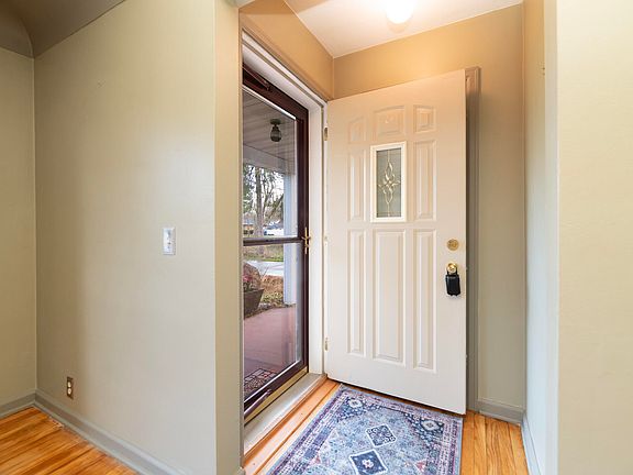 5th image of 3311 Iroquois Trl