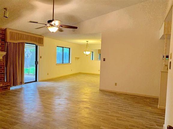 4th image of 10710 Sagebluff Dr