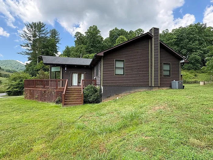 3237 Jacks Creek Rd — Photo 4