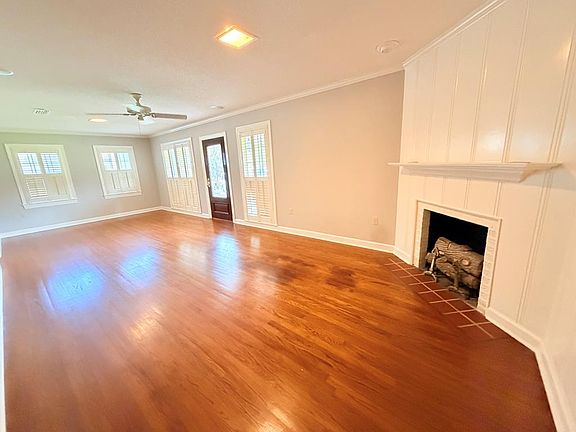 5th image of 1105 Farmer St