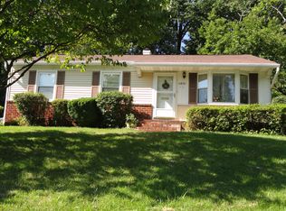 10830 Woodhaven Dr, Fairfax, VA 22030