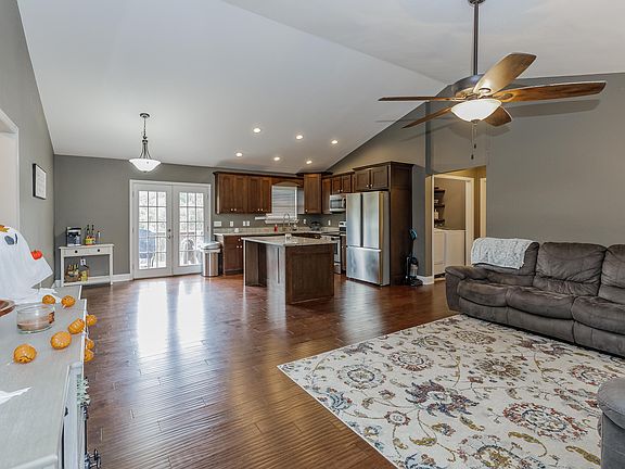 3rd image of 119 Mallard Ln