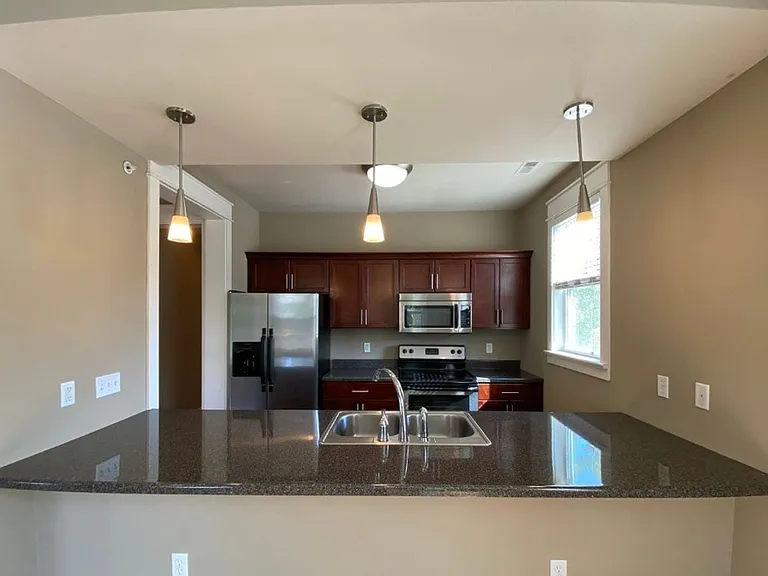 421 E Hillside Dr — Photo 10