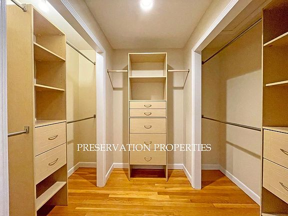 5th image of 5 Town House Dr