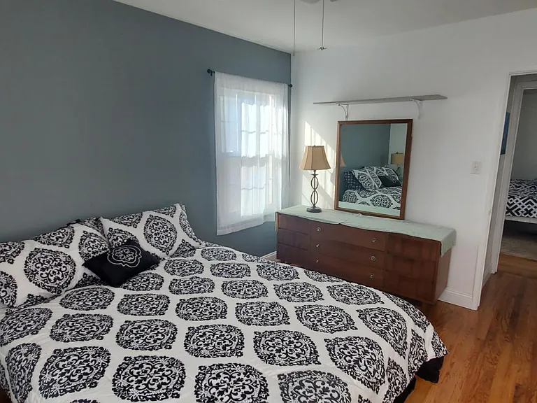 secondary bed rm Queen